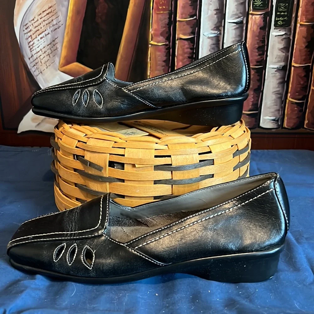 Womens Black Size 8 Leather Slip On Aerosoles Shoes Used Good Condition - Picture 2 of 7